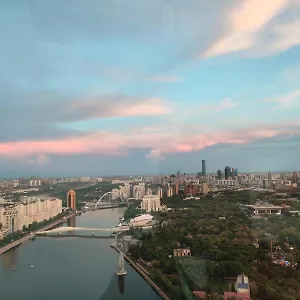 на набережной с панорамным видом на 39 этаже Астана